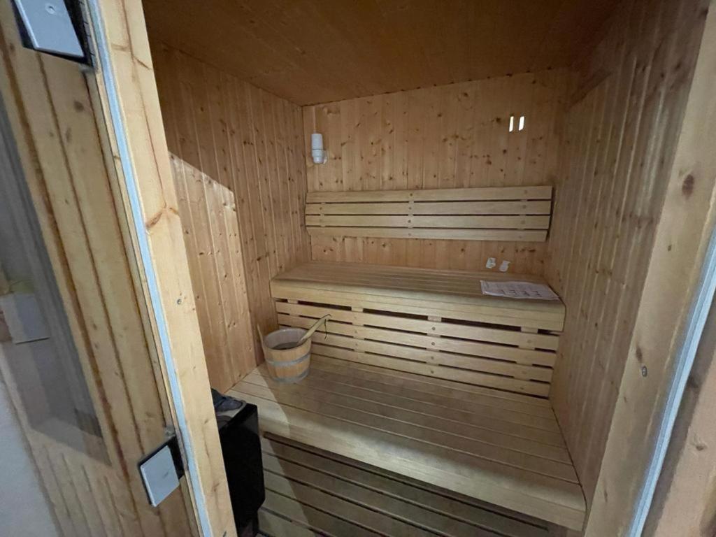 Space In The Villa With Poll Near Golf In مدريد المظهر الخارجي الصورة