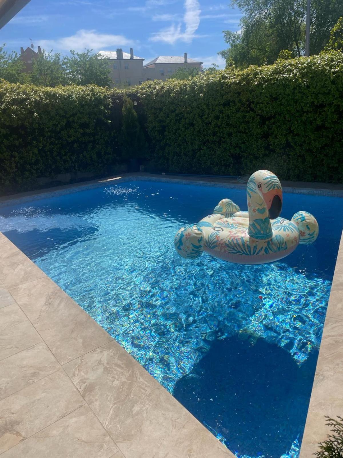 Space In The Villa With Poll Near Golf In مدريد المظهر الخارجي الصورة